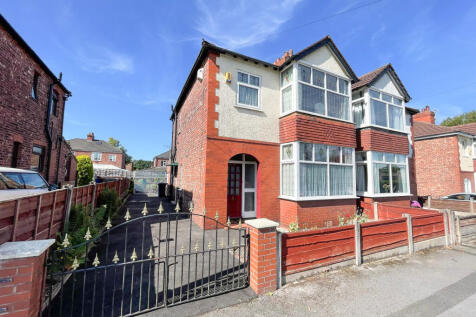 Brookfield Avenue, Bredbury 3 bed semi