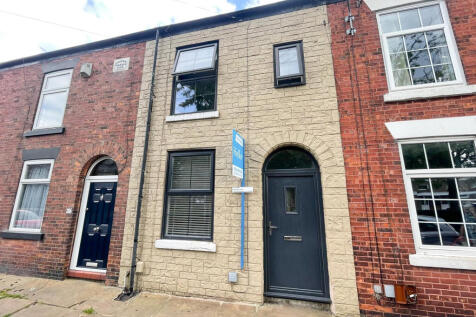 Redhouse Lane, Bredbury 2 bed terraced house for sale