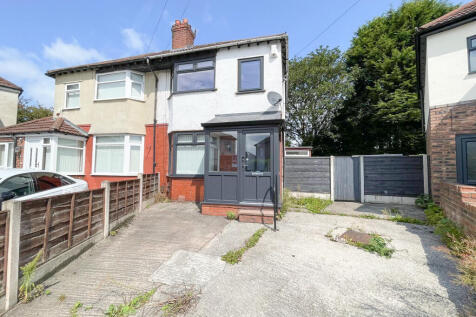 Sandileigh Avenue, Brinnington 2 bed semi