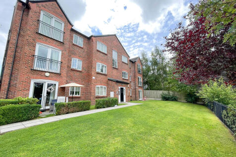 Chamberlain Gardens, Bredbury 2 bed apartment for sale