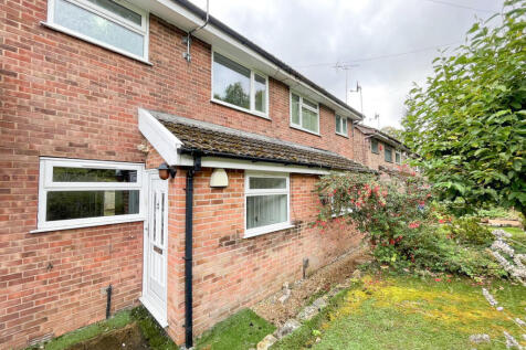 Newstead Grove, Bredbury 3 bed terraced house for sale