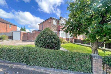 Brinnington Road, Brinnington 3 bed semi