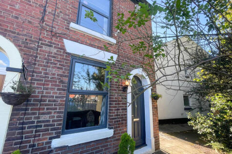 Railway Cottages, Bredbury 2 bed end of terrace house for sale