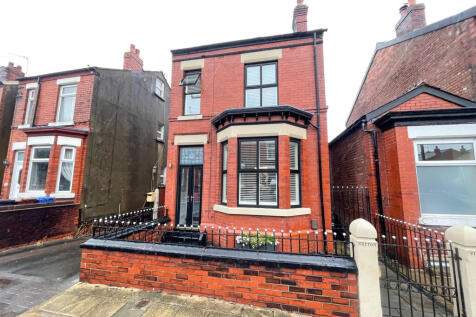 Crescent Road, Portwood 3 bed detached house for sale