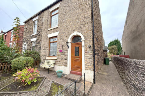 2 bedroom semi-detached house for sale