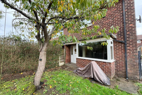 Mill Lane, Woodley 2 bed end of terrace house for sale