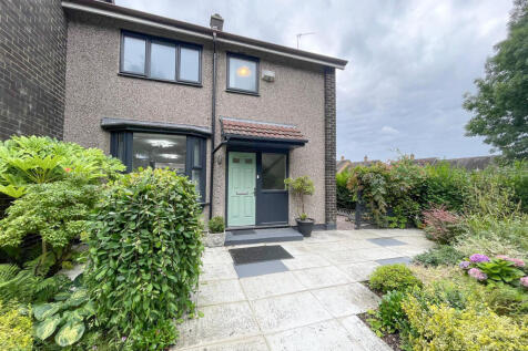 Avon Bank, Bredbury 2 bed mews for sale