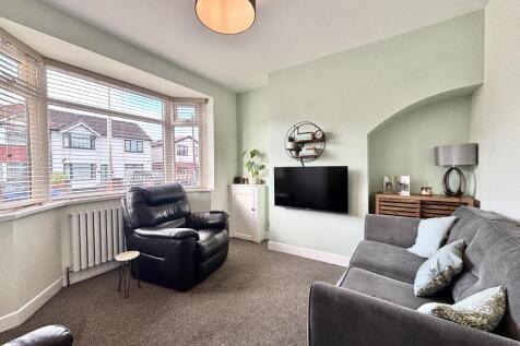 The Broadway, Bredbury 2 bed terraced house for sale