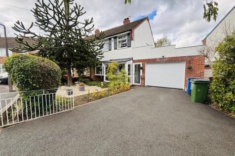 3 bedroom semi-detached house for sale