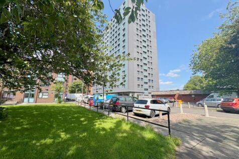 Mottram Towers, Hillgate 2 bed flat for sale