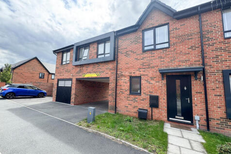 Pankhurst Street, Denton 2 bed flat for sale