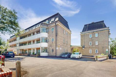 Stonegrove, Edgware, HA8 3 bed apartment for sale