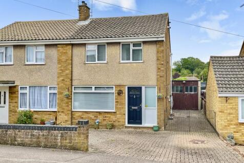 Milton Grove, Bletchley, Milton... 3 bed semi