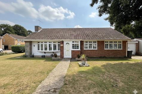 Caroline Crescent, Broadstairs 3 bed detached bungalow for sale