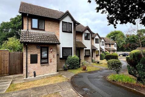 Aysha Close, New Milton, Hampshire.... 2 bed end of terrace house for sale