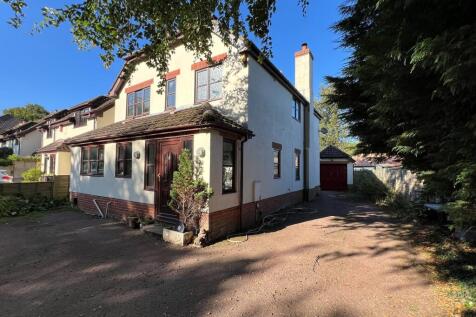 Cull Lane, New Milton, Hampshire.... 5 bed detached house for sale