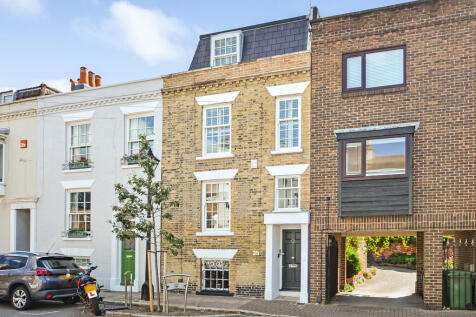 4 bedroom town house for sale