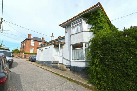 2 bedroom detached house for sale