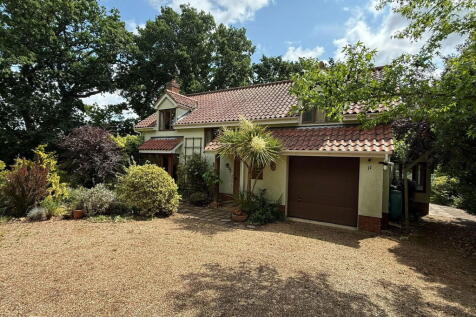 Melton, Nr Woodbridge, Suffolk 3 bed chalet for sale