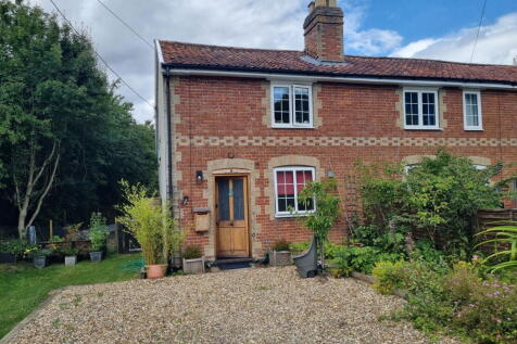Dennington, Near Framlingham, Suffolk 2 bed end of terrace house for sale