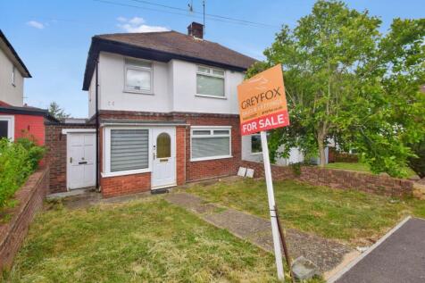 Stratford Avenue, Rainham... 3 bed semi