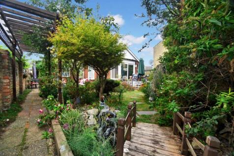 Kingswood Road, Gillingham, ME7 2 bed detached bungalow for sale