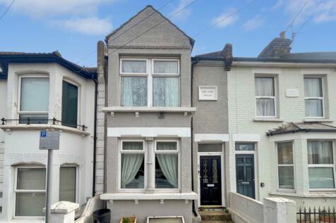 Marlborough Road, Gillingham, ME7 1 bed flat for sale