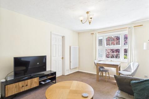 Pigeons Close, Bramley, Tadley... 2 bed apartment for sale