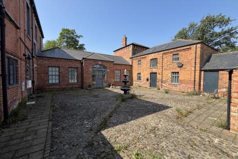 Detached house for sale