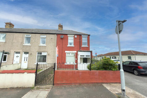 32 Lynwood Avenue... 3 bed end of terrace house for sale
