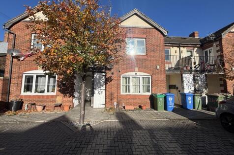 3 bedroom maisonette for sale