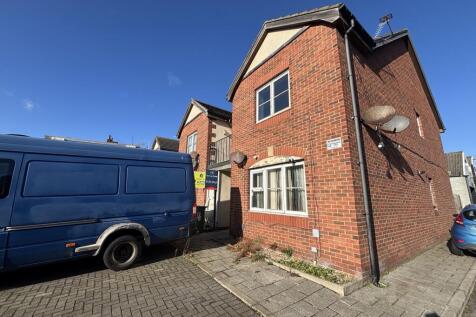 3 bedroom maisonette for sale