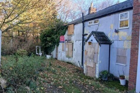 End of terrace house for sale