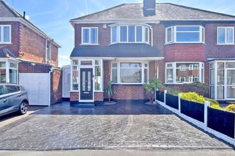 Shaftesbury Road, Wednesbury 3 bed semi