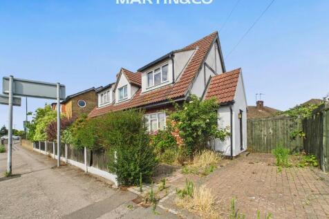 School Road, Ashford TW15 3 bed detached house for sale