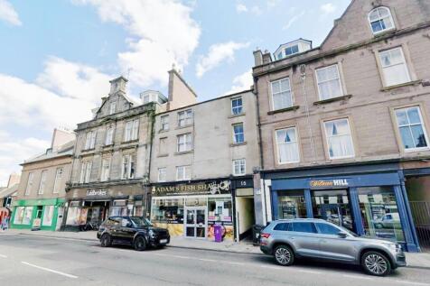 High Street, Flat 3 (2FF and Garden)... 2 bed flat for sale