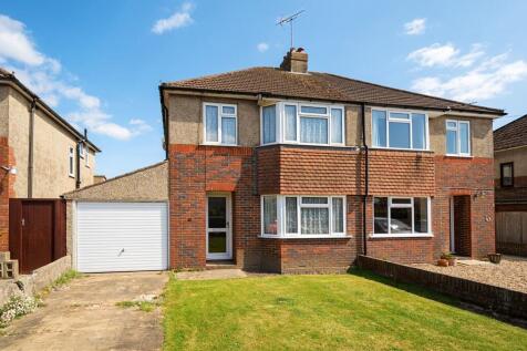 Cedar Drive, Chichester, PO19 3 bed semi