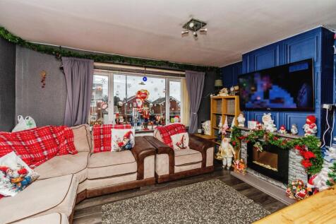 3 bedroom maisonette for sale