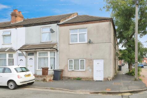 5 bedroom end of terrace house for sale