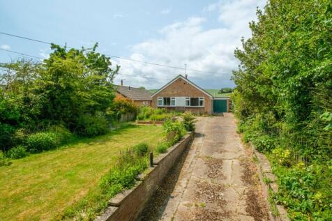 Woodland Road, Lyminge, Folkestone, CT18 2 bed detached bungalow for sale