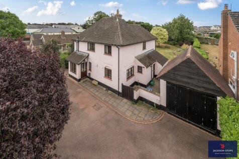 Stretton Avenue, Newmarket, Suffolk, CB8 4 bed detached house for sale
