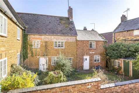 High Street, Ecton, Northampton... 3 bed semi