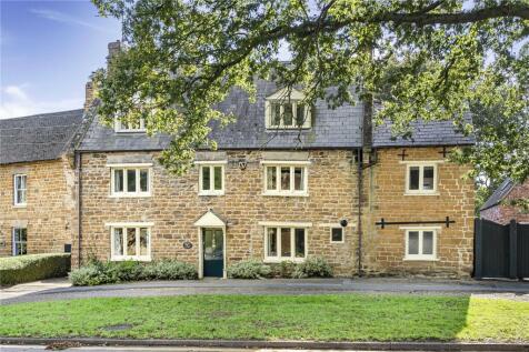 High Street, Flore, Northampton, NN7 6 bed detached house for sale