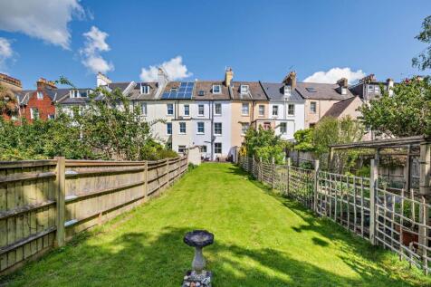 4 bedroom terraced house for sale
