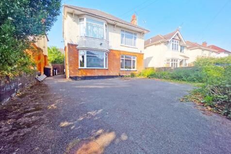 2 bedroom ground floor flat for sale