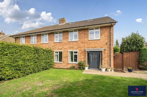 Drakeloe Close, Woburn, Bedfordshire... 4 bed semi