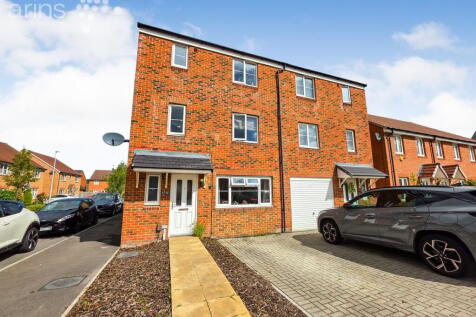4 bedroom semi-detached house for sale