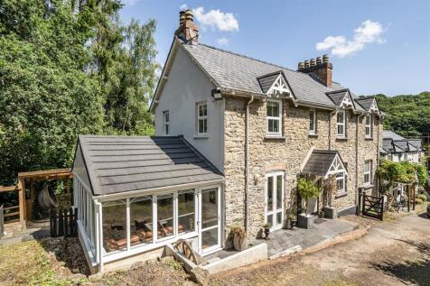 4 bedroom semi-detached house for sale