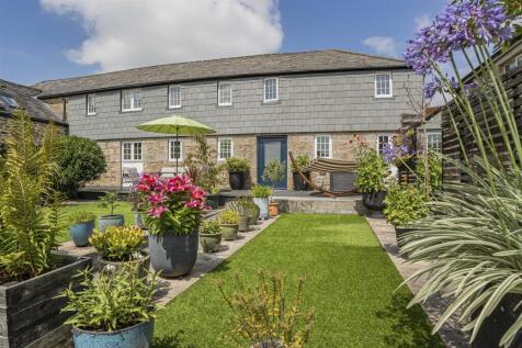 5 bedroom semi-detached house for sale