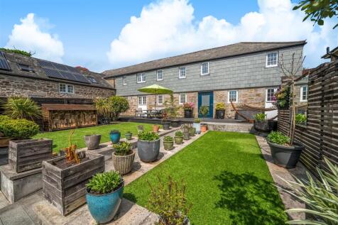 5 bedroom semi-detached house for sale